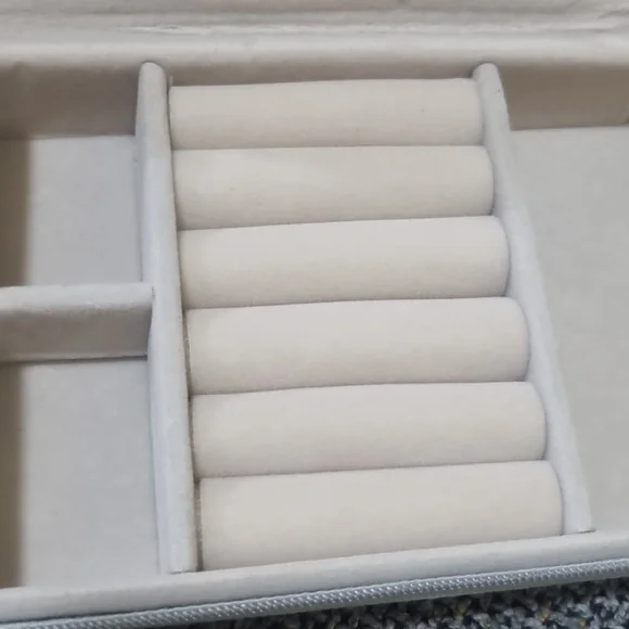 LOVISA Jewelry Storage Case - Picture 12 of 13